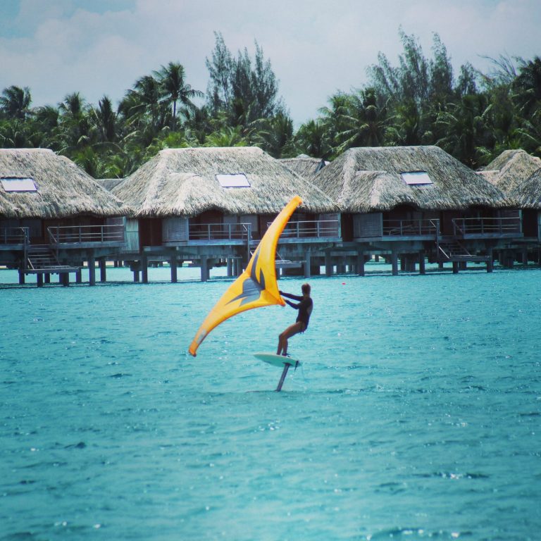 Foil en plein lagon avec le vue sur Bora Bora