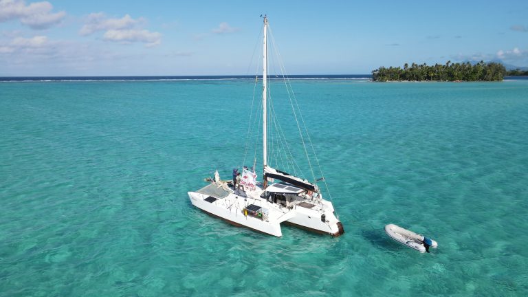 Plaisir de naviguer à Raiatea dans les eaux cristalines